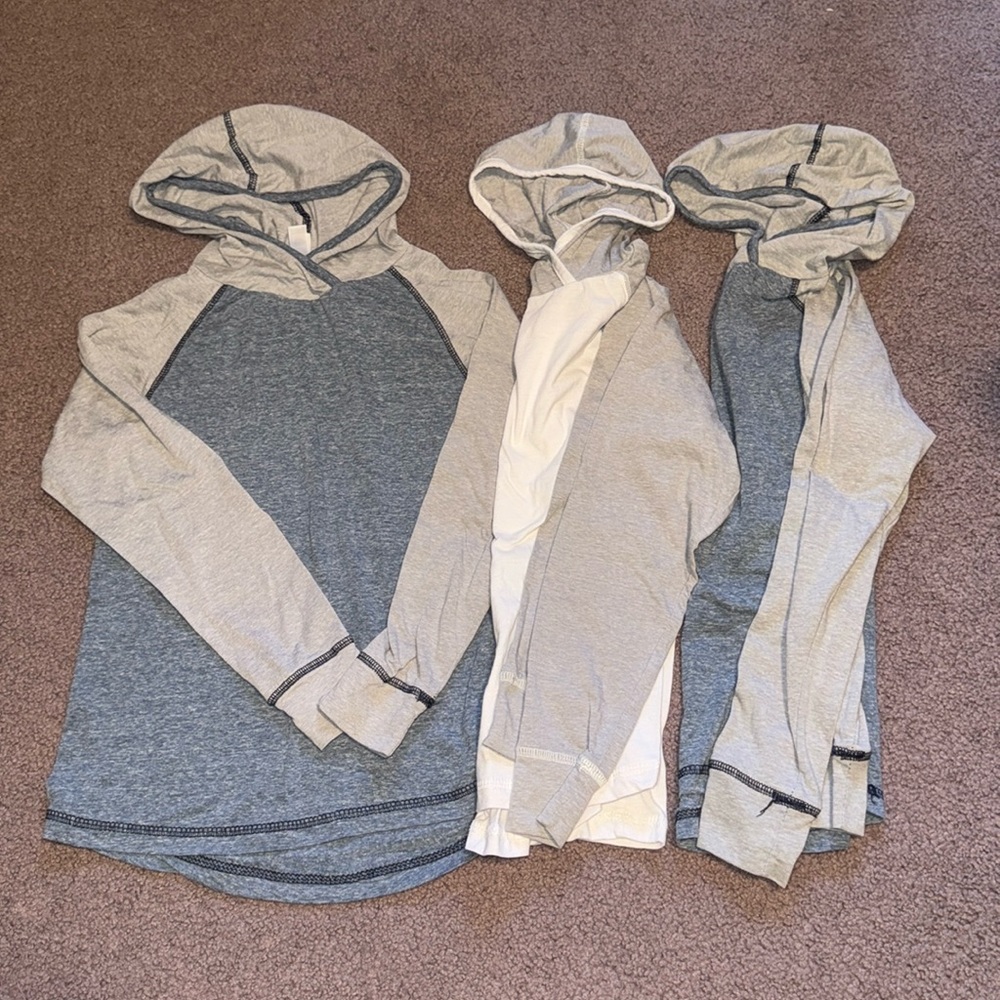 Pennant hooded long sleeve shirt size YS